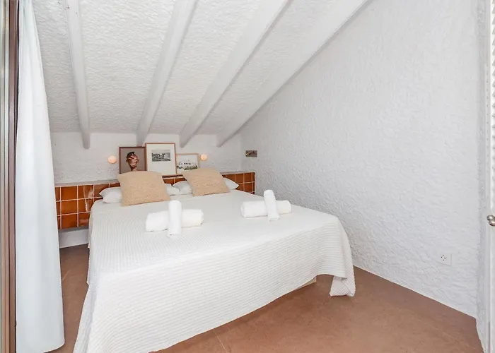 Unique Beachfront דירה