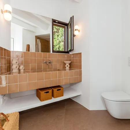 Unique Beachfront Apartament Cala Morell