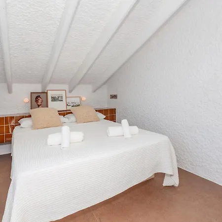 Unique Beachfront Apartmán